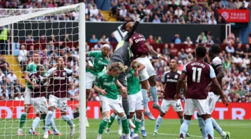 بسبب أخطاء التحكيم.. استبعاد حكم مباراة نيوكاسل وأستون فيلا بقرار من رابطة البريميرليج